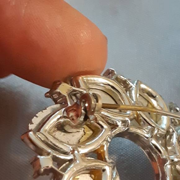 Vintage Lisner Brooch with AB 'Stones' - Picture 4 of 6